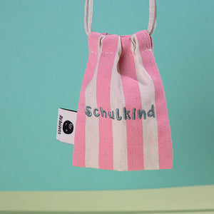 Perlenarmband Schulkind in rosa mit Makrameeverschluss und Säckchen pink/weiß