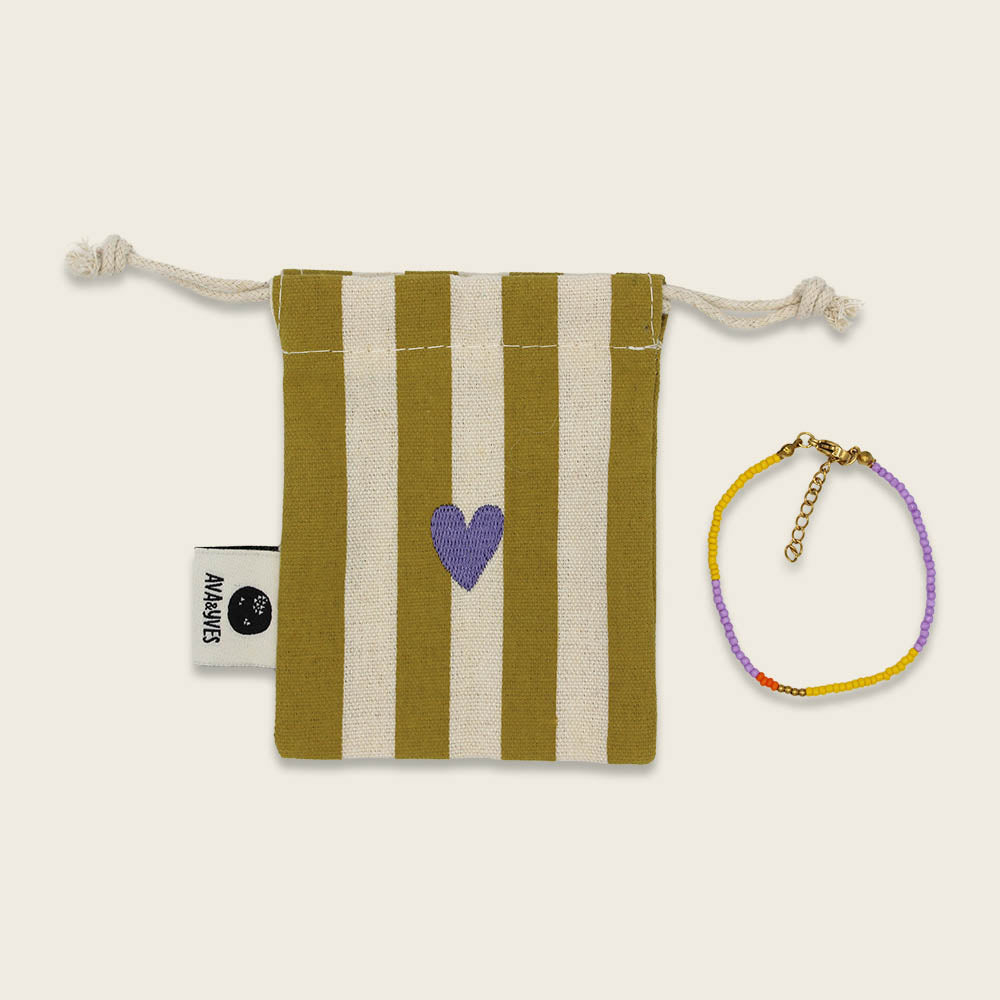 Perlenarmband lila/gelb mit Karabinerverschluss und Säckchen