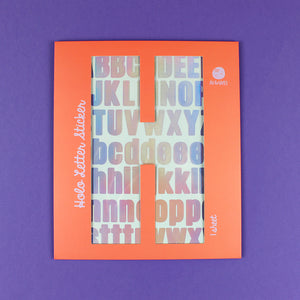 Buchstaben-Sticker mit Holo-Effekt, flieder