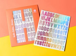 Buchstaben-Sticker mit Holo-Effekt, flieder
