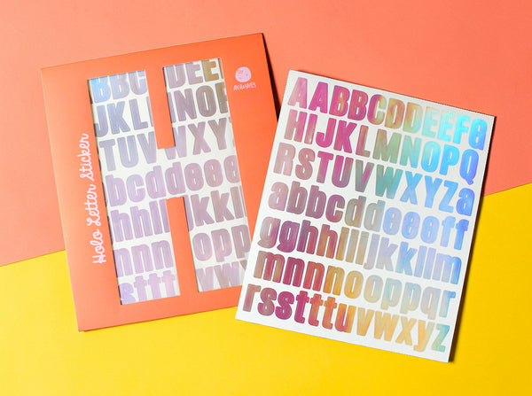 Buchstaben-Sticker mit Holo-Effekt, flieder