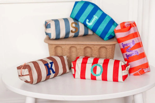 Etui mit Initiale "flieder-grün"