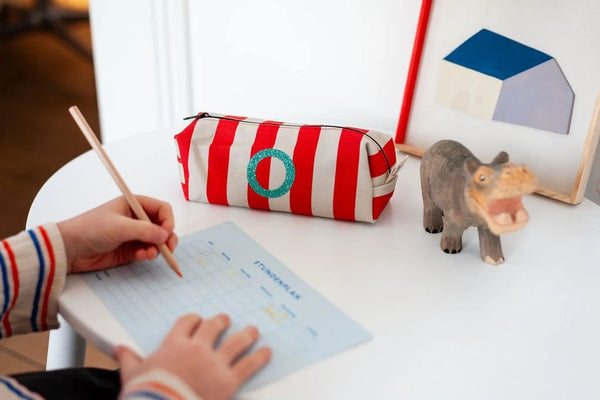 Etui mit Initiale "rot-beige"