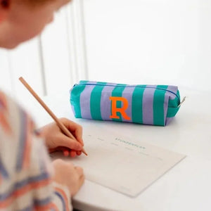 Etui mit Initiale "flieder-grün"