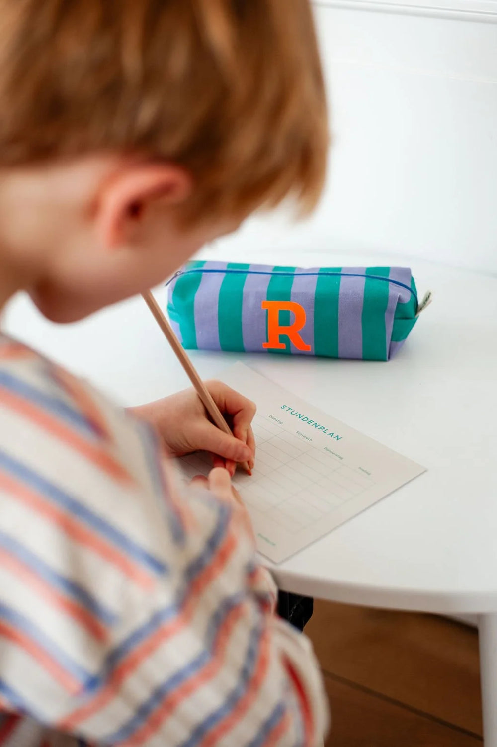 Etui mit Initiale "flieder-grün"