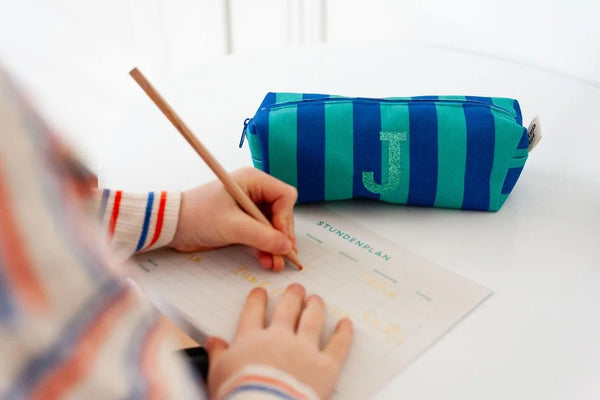 Etui mit Initiale "grün-blau"