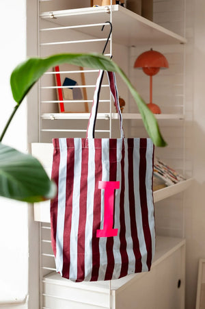 Tasche mit Initiale "HELLBLAU-AUBERGINE"