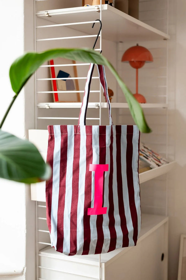 Tasche mit Initiale "HELLBLAU-AUBERGINE"