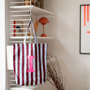 Tasche mit Initiale "HELLBLAU-AUBERGINE"