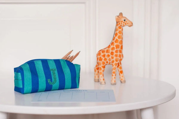 Etui mit Initiale "grün-blau"