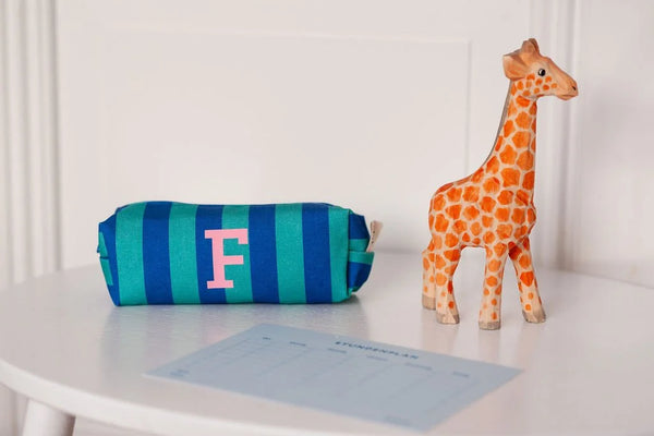 Etui mit Initiale "grün-blau"