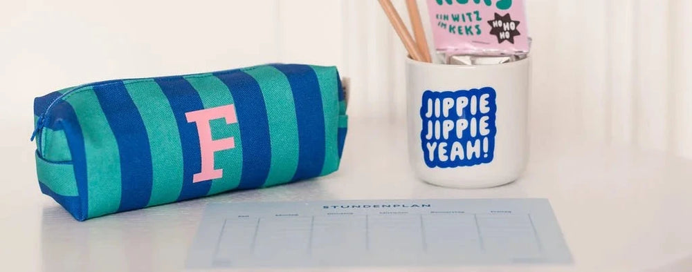 Etui mit Initiale "grün-blau"