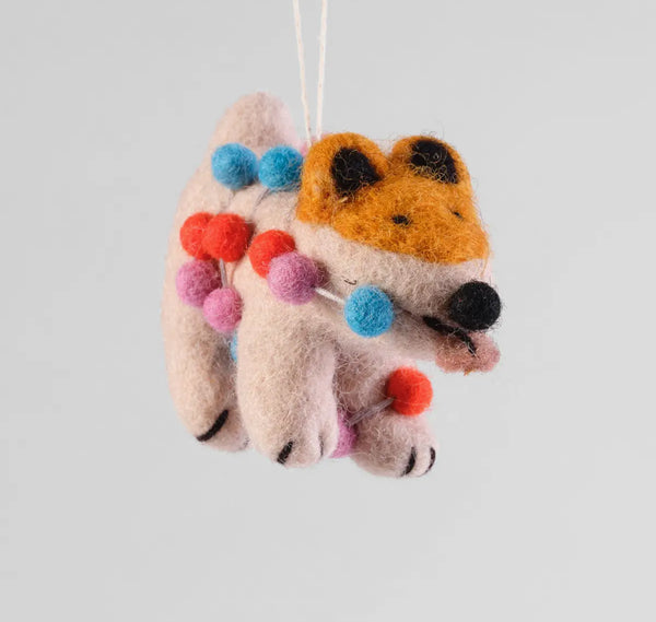 Filzanhänger "Hund mit Lichterkette" Wrap