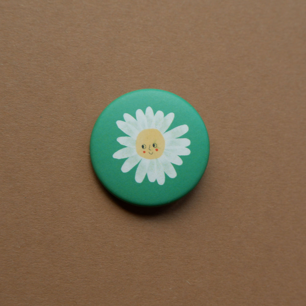 Blumen Button 37 mm mit Gesicht – Illustration Swantje Hinrichsen – matt – made in Germany