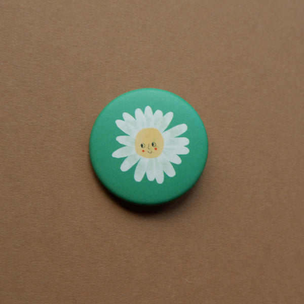 Blumen Button 37 mm mit Gesicht – Illustration Swantje Hinrichsen – matt – made in Germany