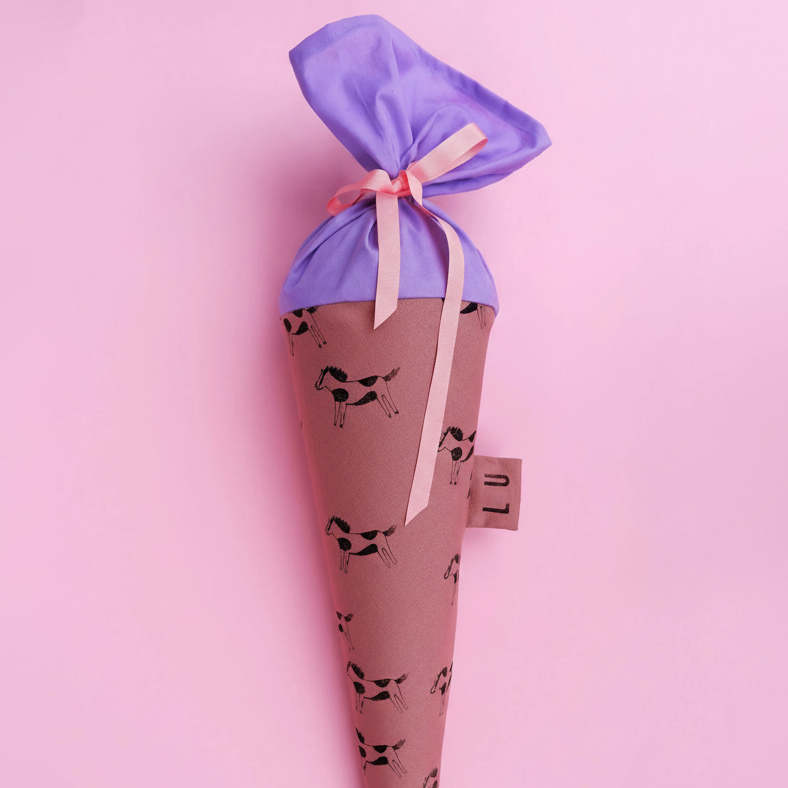 Mauve Schultüte aus Stoff – Motiv Pferd