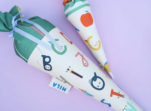 Schultüte aus Stoff mit Alphabet-Motiv zur Einschulung, Illustration von Swantje Hinrichsen