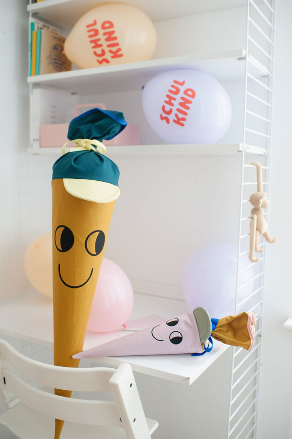 Schultüte aus Stoff Motiv Captain Cappy Curry mit Cappy-Design und freundlichem Gesicht