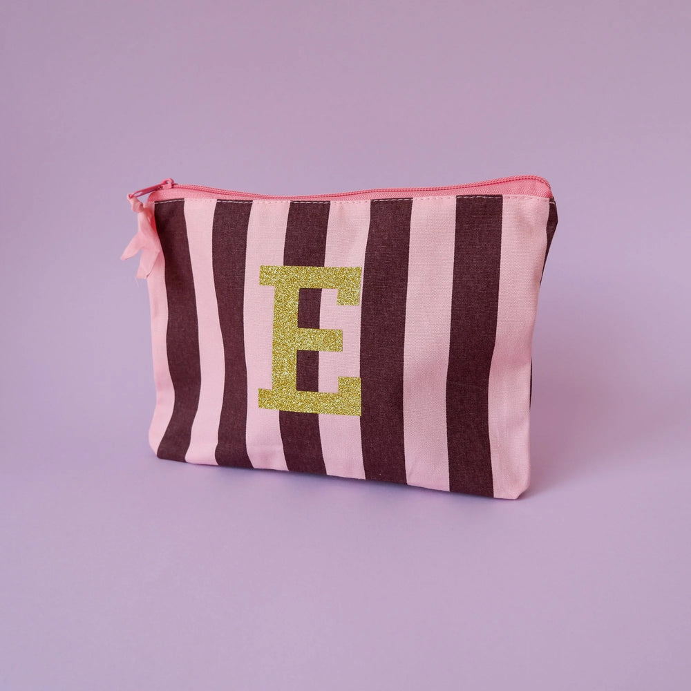 Kulturbeutel mit Initiale "rosa-schokolade"