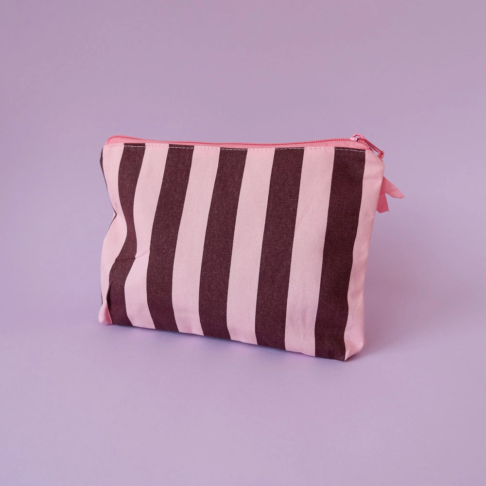 Kulturbeutel mit Initiale "rosa-schokolade"