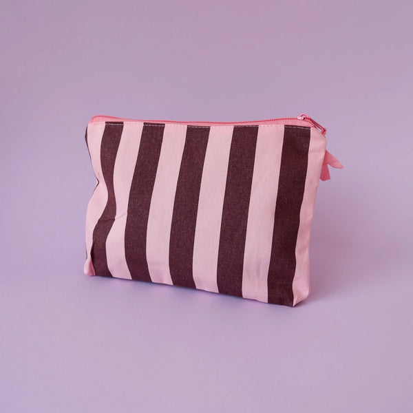 Kulturbeutel mit Initiale "rosa-schokolade"