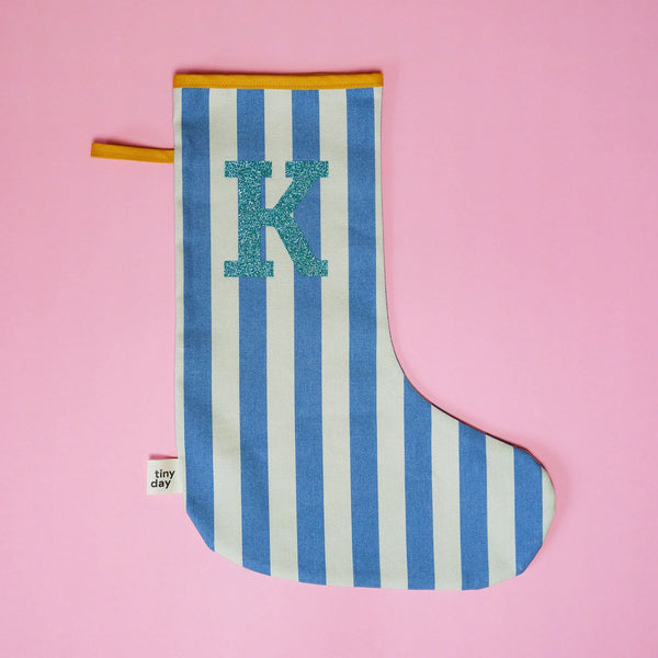 Gestreifter Nikolausstrumpf "blau-beige" – personalisierbar mit Initiale