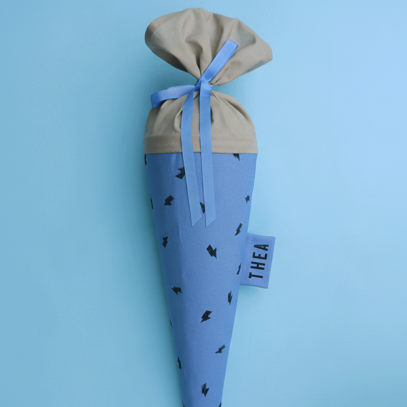 Blaue Schultüte aus Stoff – Motiv Blitz