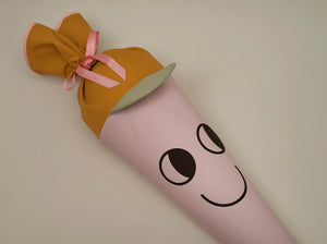 Schultüte aus Stoff Motiv Captain Cappy Rosa mit Cappy-Design und Gesicht