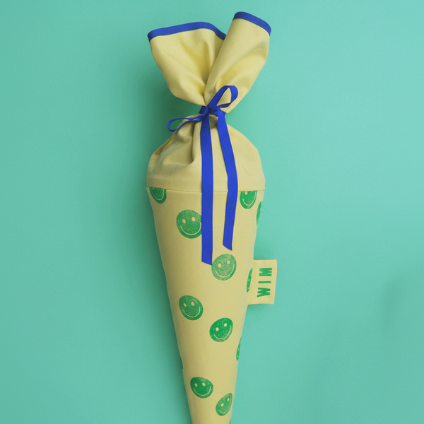 Gelbe Schultüte aus Stoff – Motiv Neongrüne Smileys