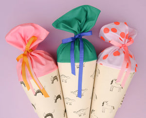 Drei Schultüte aus Stoff mit liebevollen Illustration: Katze, Einhorn und Dino