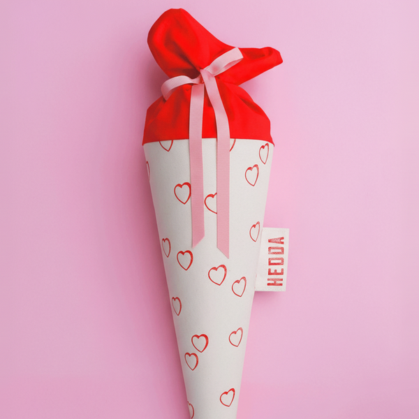 Schultüte aus Stoff – Motiv Rote Herzchen