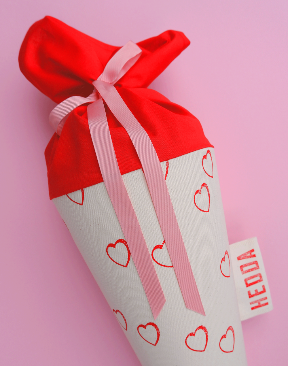 Schultüte aus Stoff – Motiv Rote Herzchen