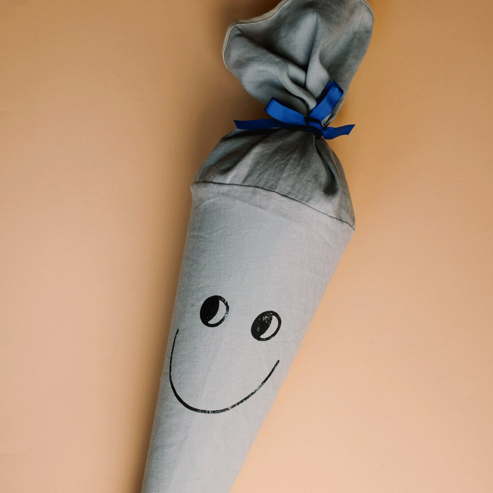 Schultüte aus Stoff – Motiv HAPPY graublau