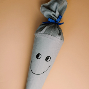 Schultüte aus Stoff – Motiv HAPPY graublau