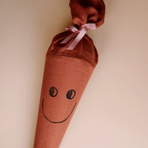 Schultüte aus Stoff – Motiv  HAPPY "rotbraun"