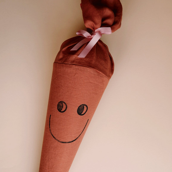 Schultüte aus Stoff – Motiv  HAPPY "rotbraun"