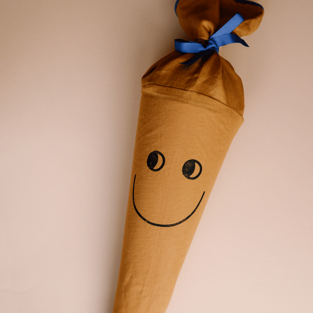 Schultüte aus Stoff – Motiv  HAPPY "senf"