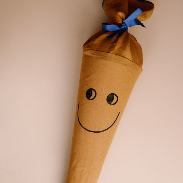 Schultüte aus Stoff – Motiv  HAPPY "senf"