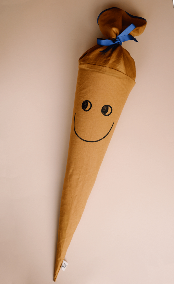 Schultüte Happy, curry-Farben, gestempeltem Gesicht zur Einschulung