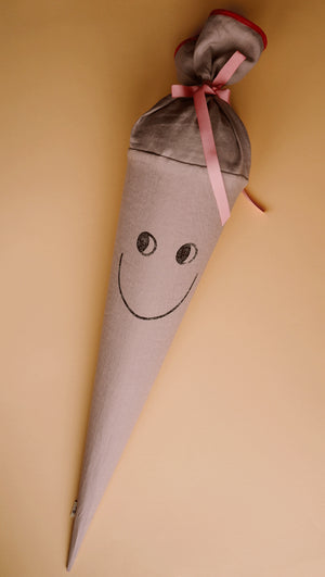 Schultüte aus Leinen, Farbe mauve / rosa, mit Happy-Motiv und gestempeltem Gesicht zur Einschulung