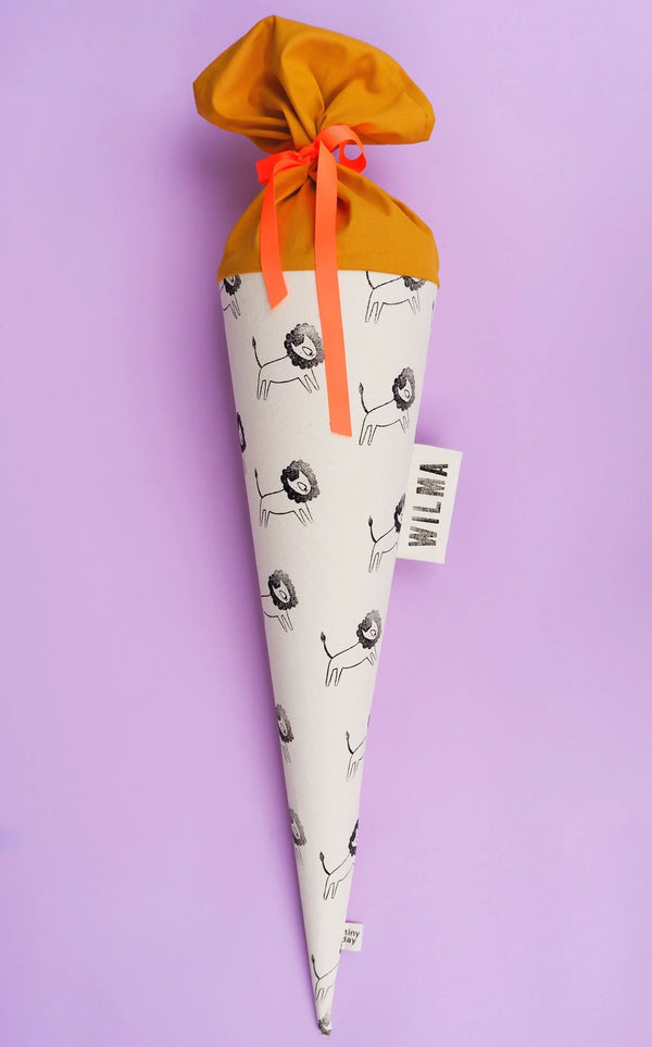 Schultüte aus Stoff mit Löwen-Motiv zur Einschulung