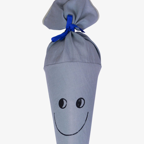 Schultüte aus Leinen, Farbe graublau, mit Happy-Motiv und gestempeltem Gesicht zur Einschulung