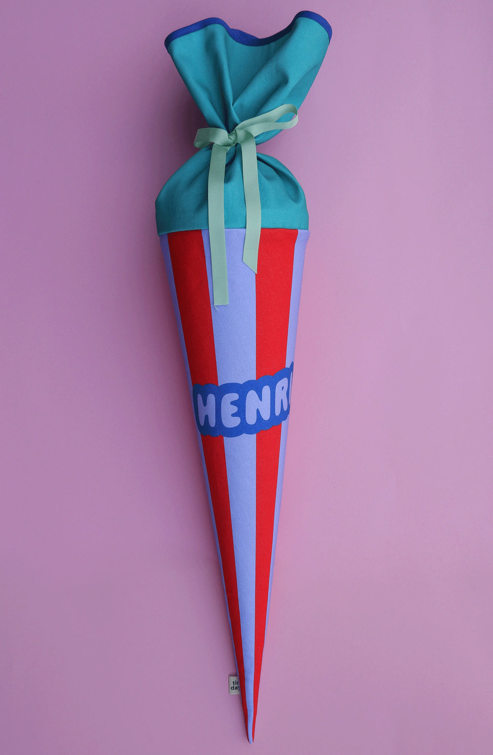 Schultüte aus Stoff – Motiv Streifen mit aufgedrucktem Namen | flieder-rot