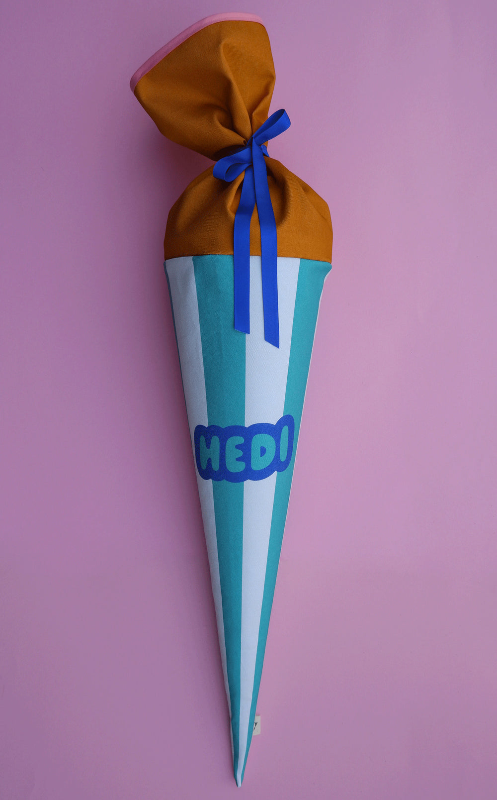 Schultüte aus Stoff – Motiv Streifen mit aufgedrucktem Namen | petrol-weiß