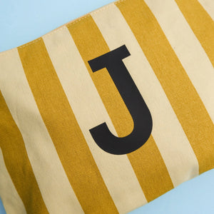 Kulturbeutel mit Initiale "senf-hellgelb"