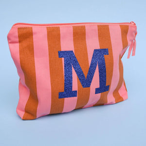 Kulturbeutel mit Initiale "rosa-braun"