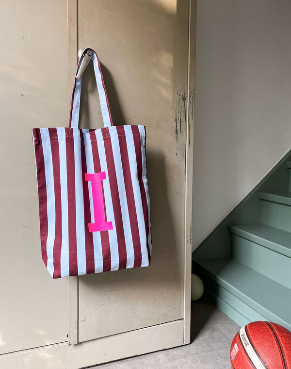 Tasche mit Initiale "HELLBLAU-AUBERGINE"