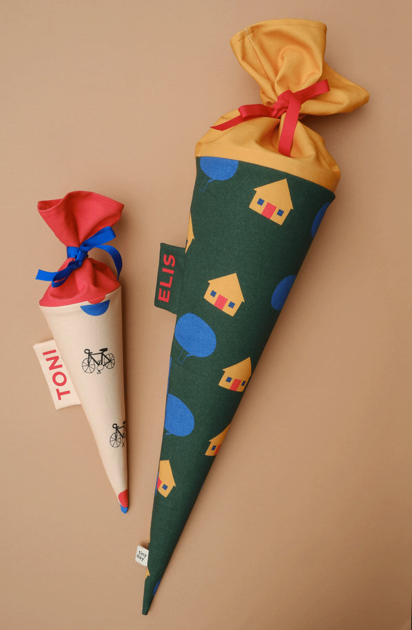 chultüte aus Stoff mit Häuschen-Motiv zur Einschulung, Illustration von Ulrike Lea Moormann