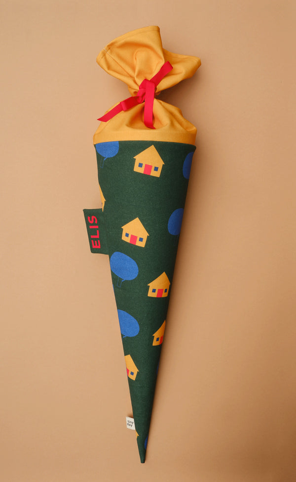 chultüte aus Stoff mit Häuschen-Motiv zur Einschulung, Illustration von Ulrike Lea Moormann