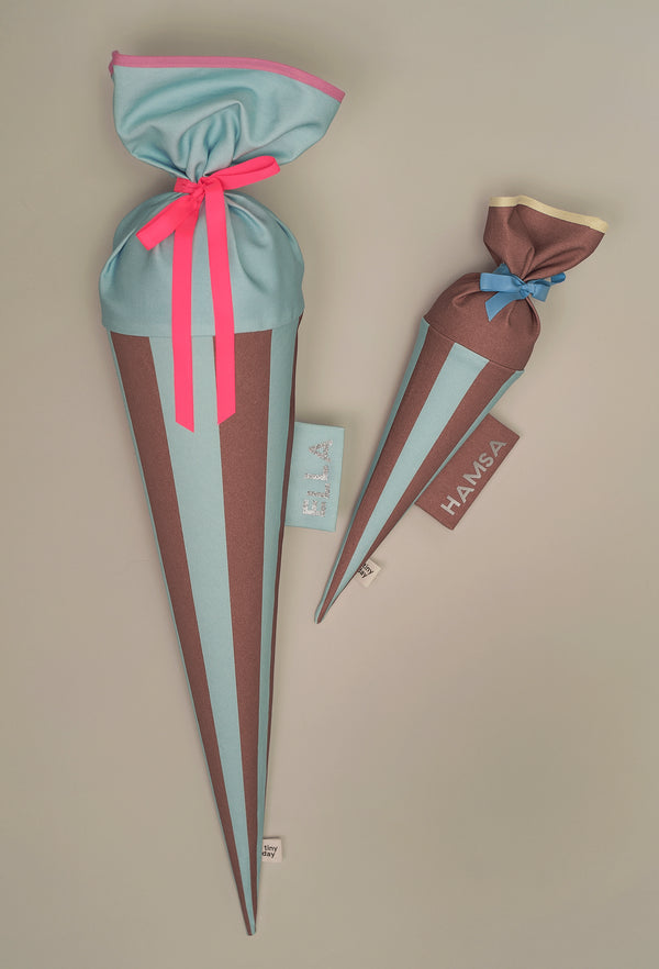 Gestreifte Schultüte hellblau / braun aus Stoff zur Einschulung mit Namenslabel, handgemacht 